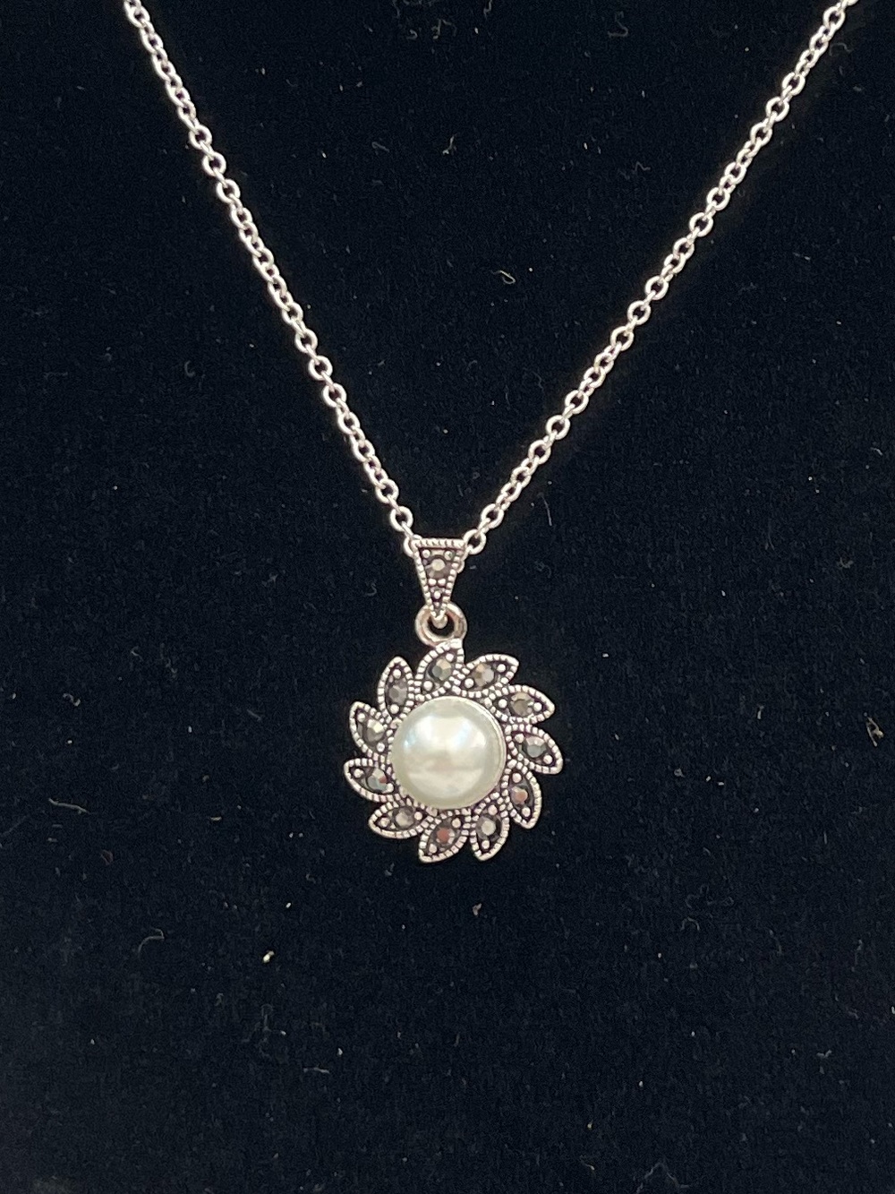 Brand New! Vintage Silver-Tone Pearl Flower Necklace & Freshwater Pearl Earrings - Picture 7 of 10